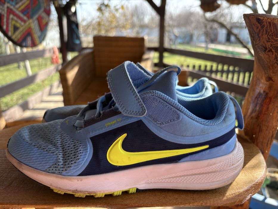 Adidasi baieti Nike marimea 35