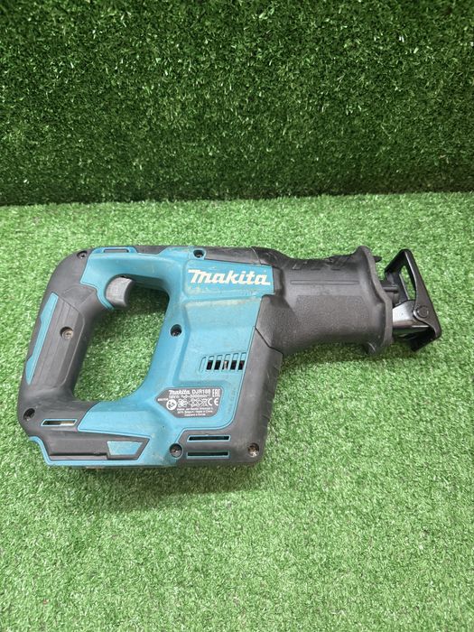 Безчетков саблен трион Makita DJR188