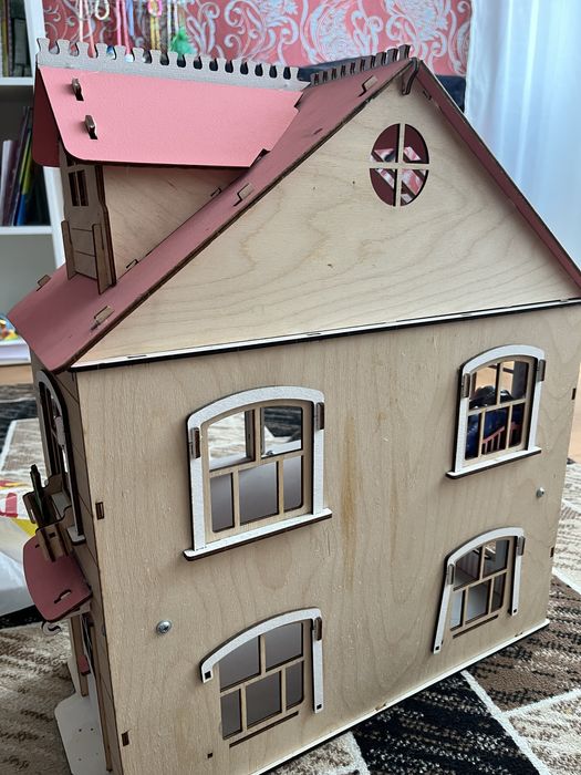 Домик для куклы двухэтажный