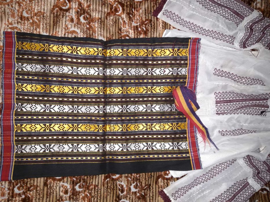 Ie si catrință costum popular