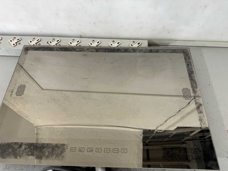 Телевизор за баня - Waterproof lcd tv / TWD1901M