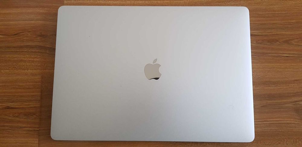 Apple Mac Book Pro touch bar 16 inch - 2 Bucati