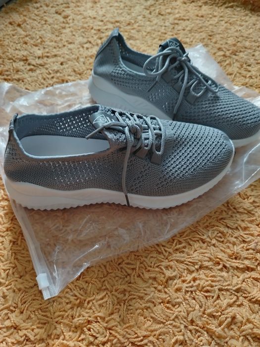 Продам лёгкие летние кроссовки