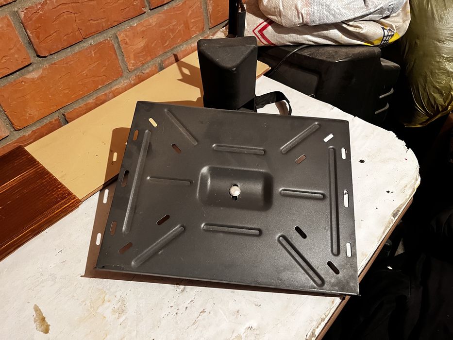 Настенный кронштейн