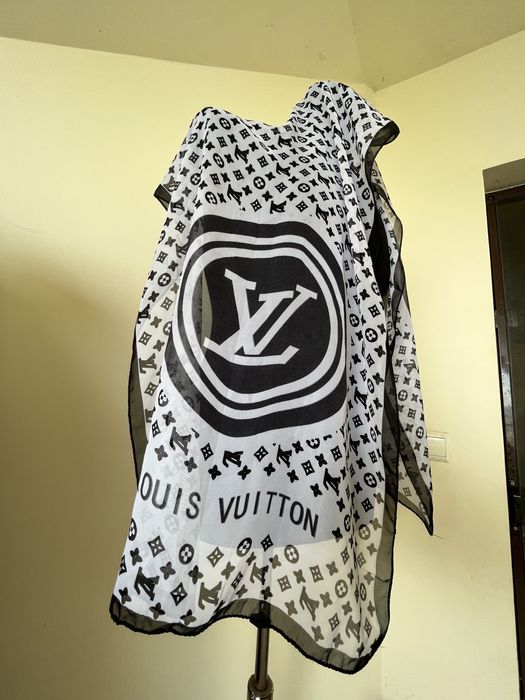Esarfa Louis Vuitton , impecabila