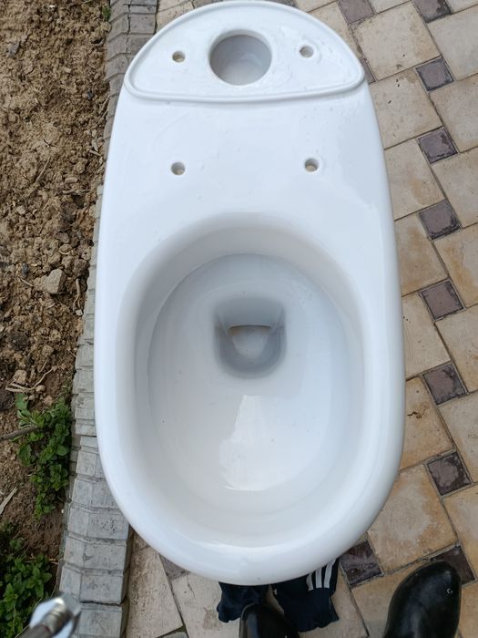 Новый бачок и унитаз компакт