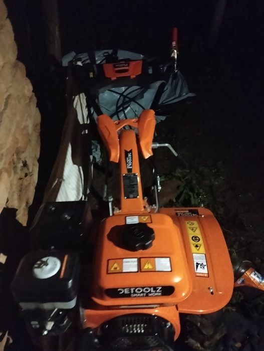 Se vinde motocultor 2000 lei ,nevoie urgent de bani.