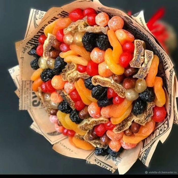 Съедобный букет из сухофрукты.