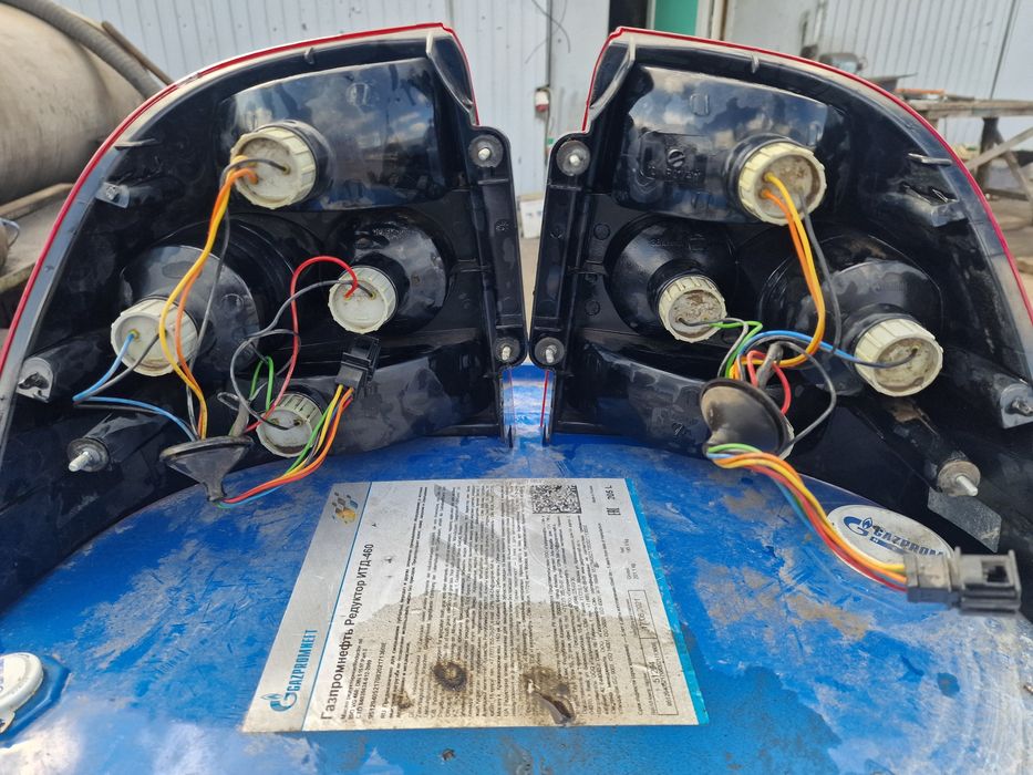 Срочно продам фары на приору седан