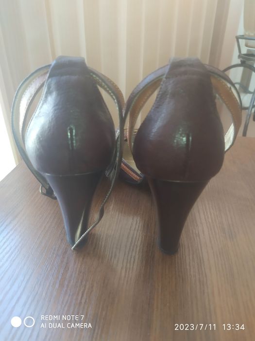 Продам женские туфли