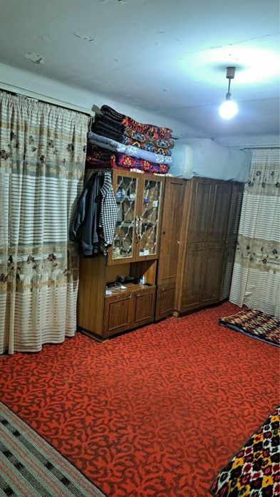 Чиланзар-13  напротив Фархадского 1/5/5  36м2 без ремонта