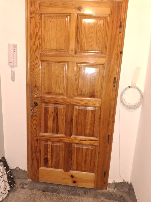 Продава 2 дървени врати