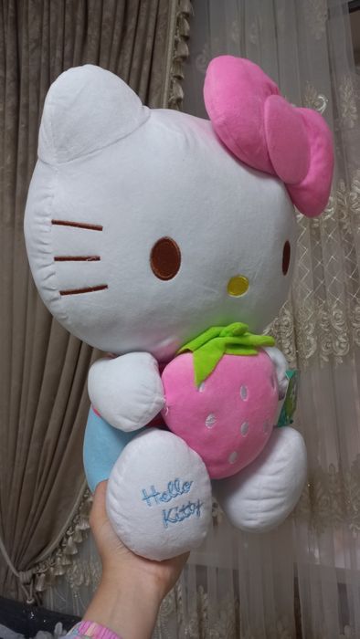 Hello kitty yumshoq oyinchoq