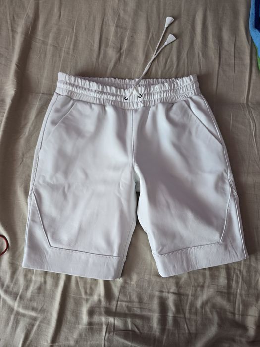 Pantaloni scurti piele