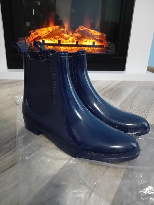 Vând adidasi nike și cizme pentru femei - noi, cu eticheta
