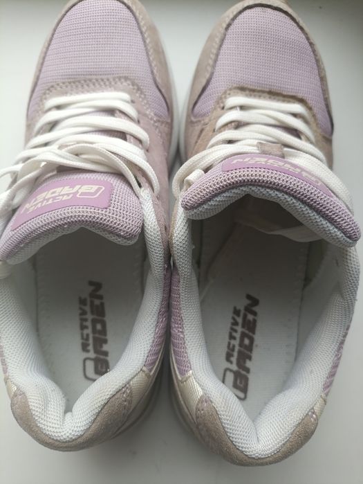 Продам кроссовки