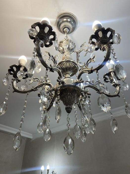 Люстра продантся