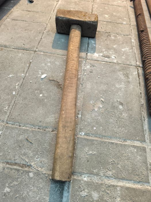 Продам кувалду в отличном состоянии