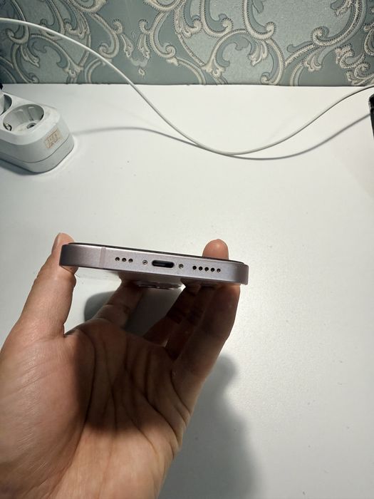 Продам Iphone 13 (128 гб)