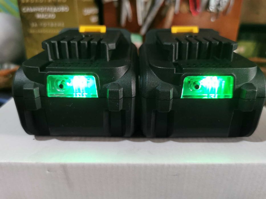 Комплект Denzel Li-ion акумулаторни батерии 18V+станция за зареждане