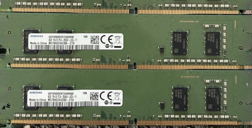 Vând placă memorie Samsung RAM de 4GB fiecare, DDR 4 , PC 2666 MHz