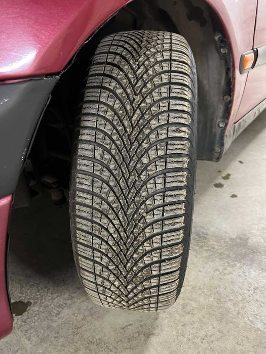 Продавам Тойота Авенсис 1.6