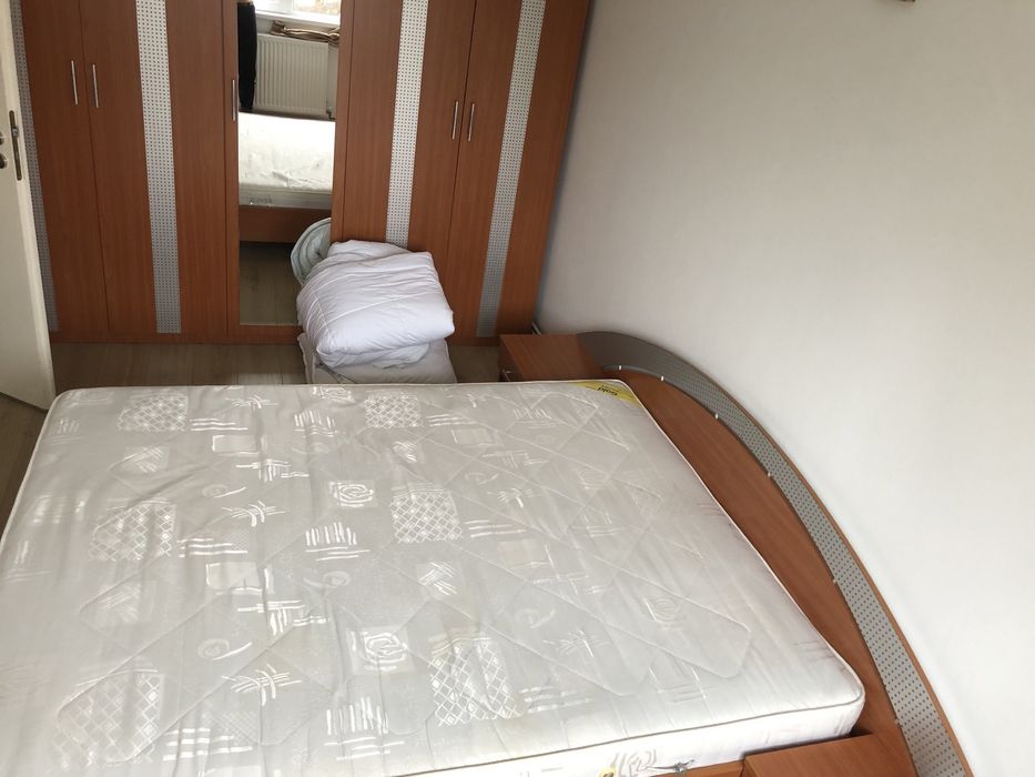 Vind pat matrimonial pentru dormitor