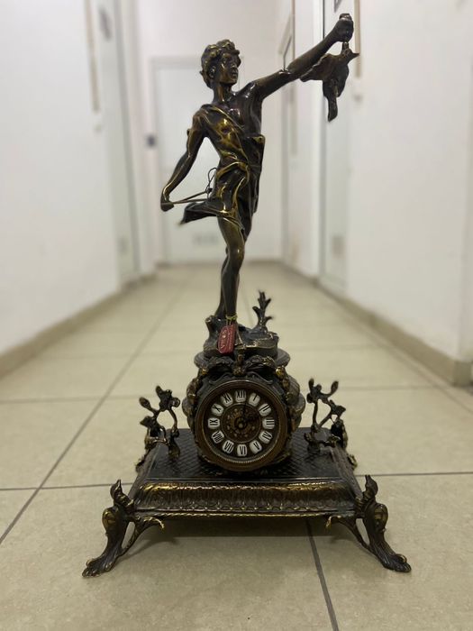 Бронзовые часы от испанского производителя Virtus