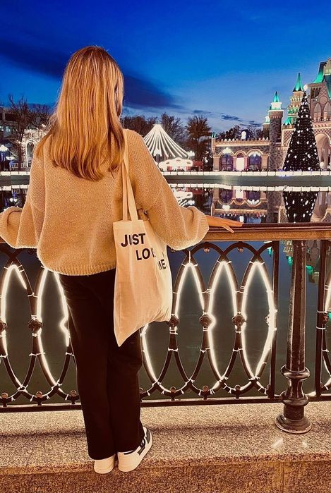 Шопперы с надписью, стикерами.