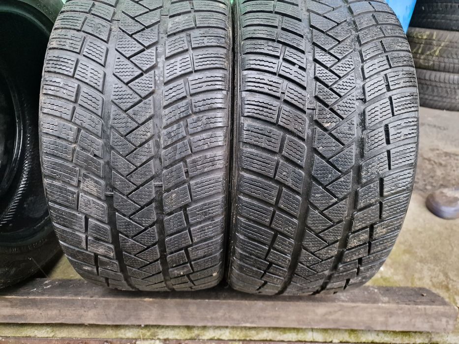 Anvelope 255/40R18 marca Vredestein, DOT 2019, 5.5 mm