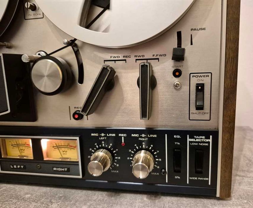 Vand magnetofon AKAI GX 4400D in stare foarte foarte buna !