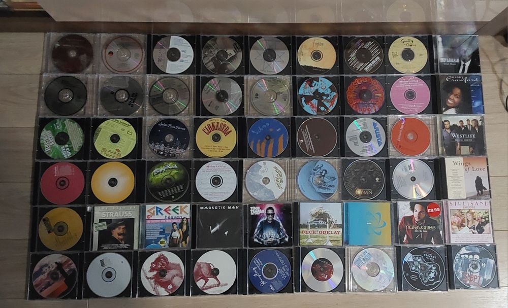 Sistemele Audio,  merg foarte bine cu CD uri frumoase, de calitate!