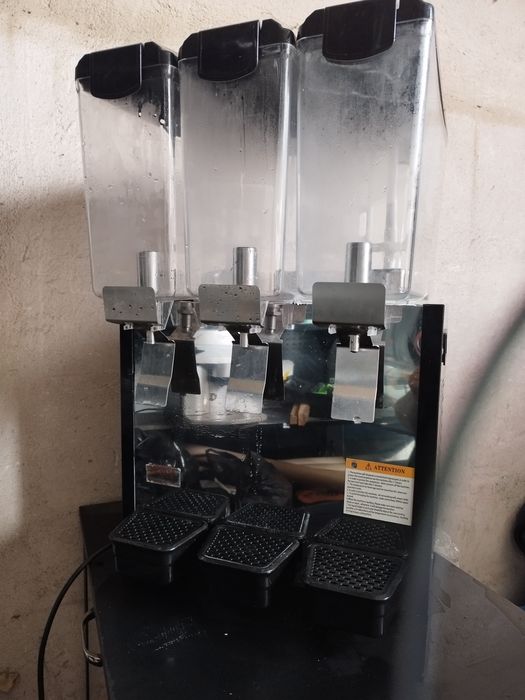 Машина за студен сок и айрян