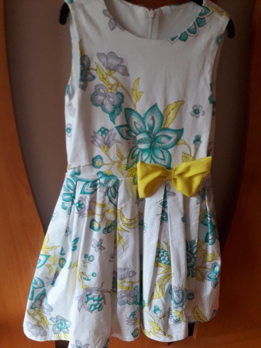 Продавам рокля за момичета със сако