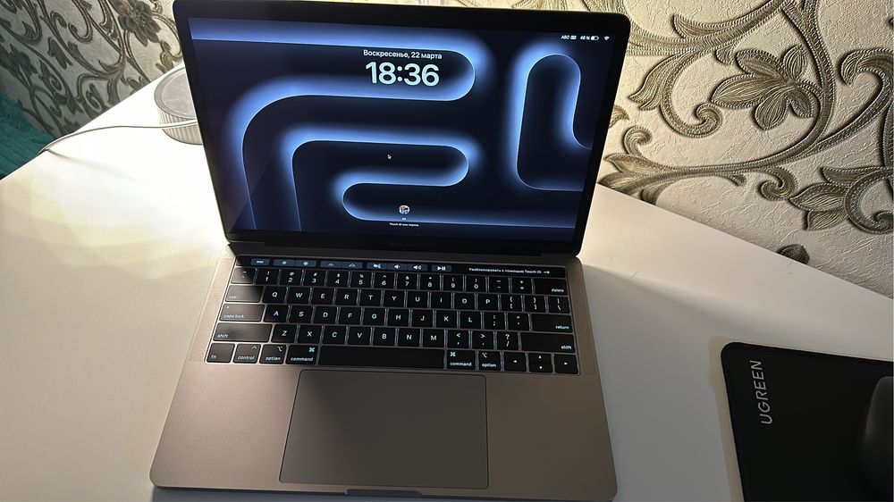 MackBook pro 2019 touch bar Макбук про 2019