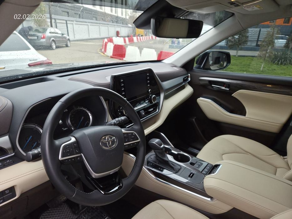 Toyota highlander hybrid awd full 2022 yil