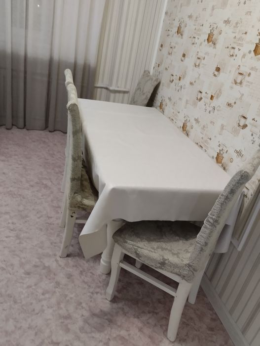 Продам кухонный стол и стулья