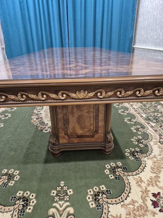 Стол для гостиной