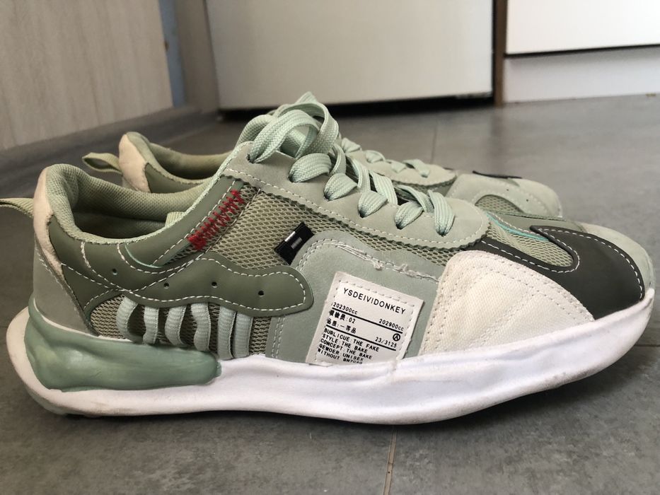 Кросы new balance, и китайская фирма они оба оригинал покупал в китае