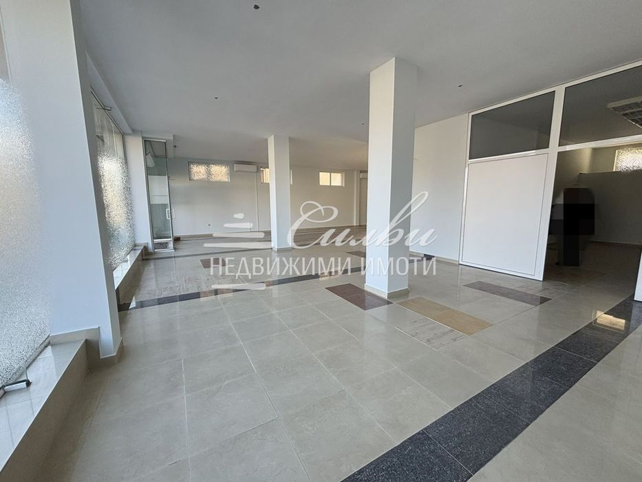 Дава се под наем Магазин в Шумен, 2-ри корпус - 150 кв.м за 663 € - Снимка #2