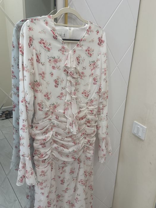 Легкое летнее платье в цветочек