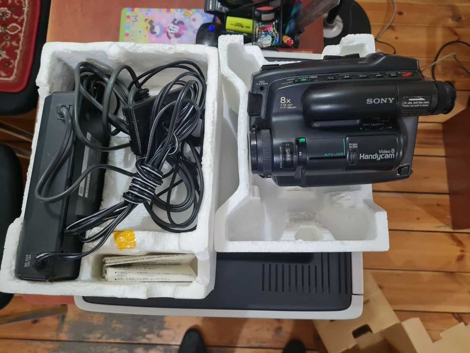 Видеокамера Sony Handycam CCD-TR50E