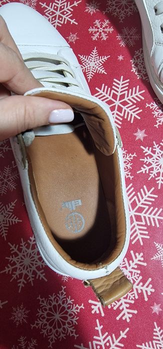 Кросовки кожаные белые 41