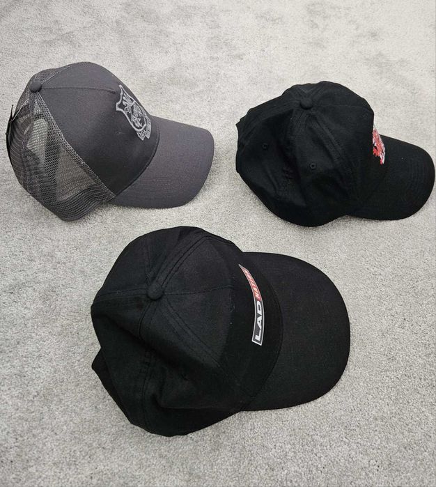 нови шапки с козирка