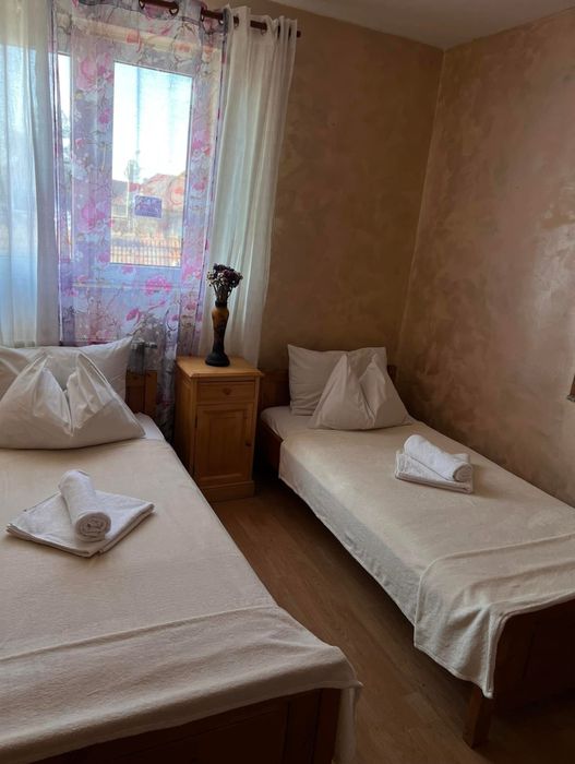 Ofer cazare pentru echipe de muncitori.