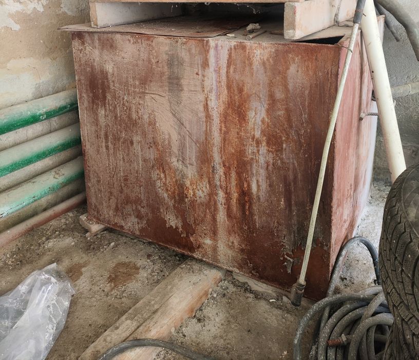 Продам металлический бак 1.25 куба