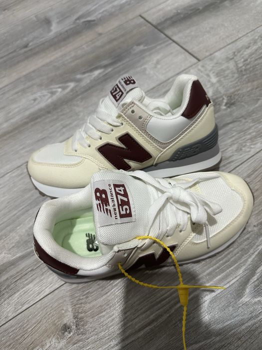 Женские кроссовки