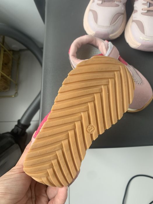 Кроссовки для девочки