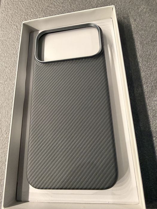 Карбонов кейс iphone 17 pro max