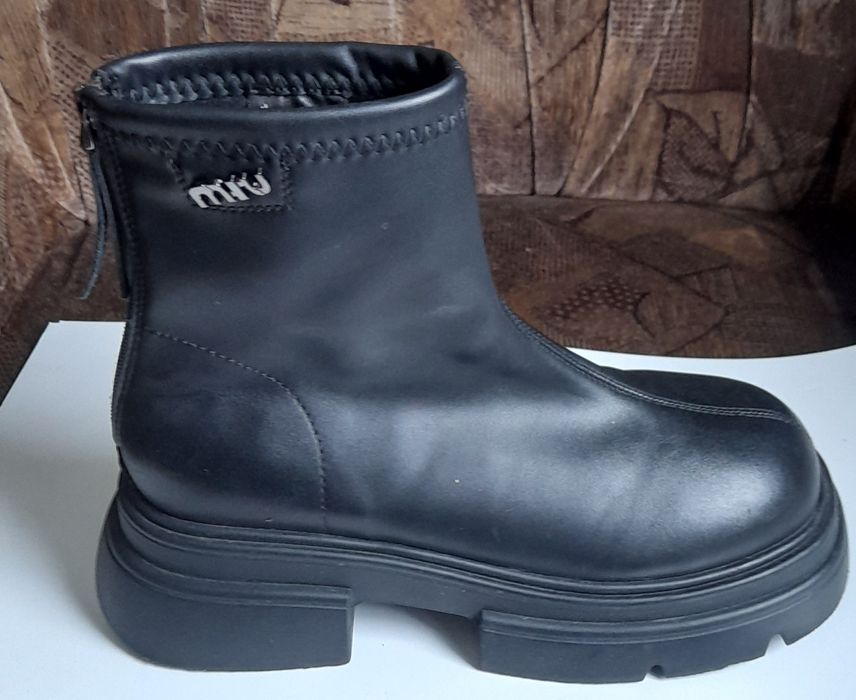 Продам кроссовки подросковые